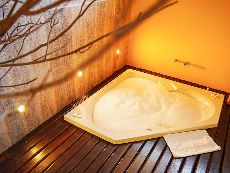 5 - charme pousada - suite luxo com jacuzzi (26)